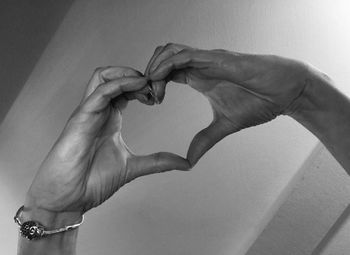 Close-up of man hand