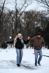 Winter couple activities. winter date ideas to cozy up. cold season dates for couples. young couple