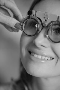 Close-up of young woman wearing sunglasses