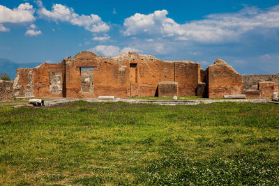 Ruins of the building of eumachia in the ancient city of pompeii in a beautiful early spring day