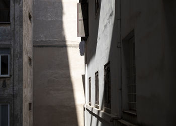 Sunlight falling on buildings in city