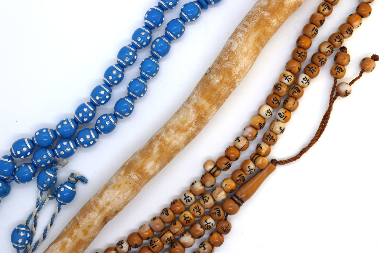 CLOSE-UP OF NECKLACE ON WHITE TABLE