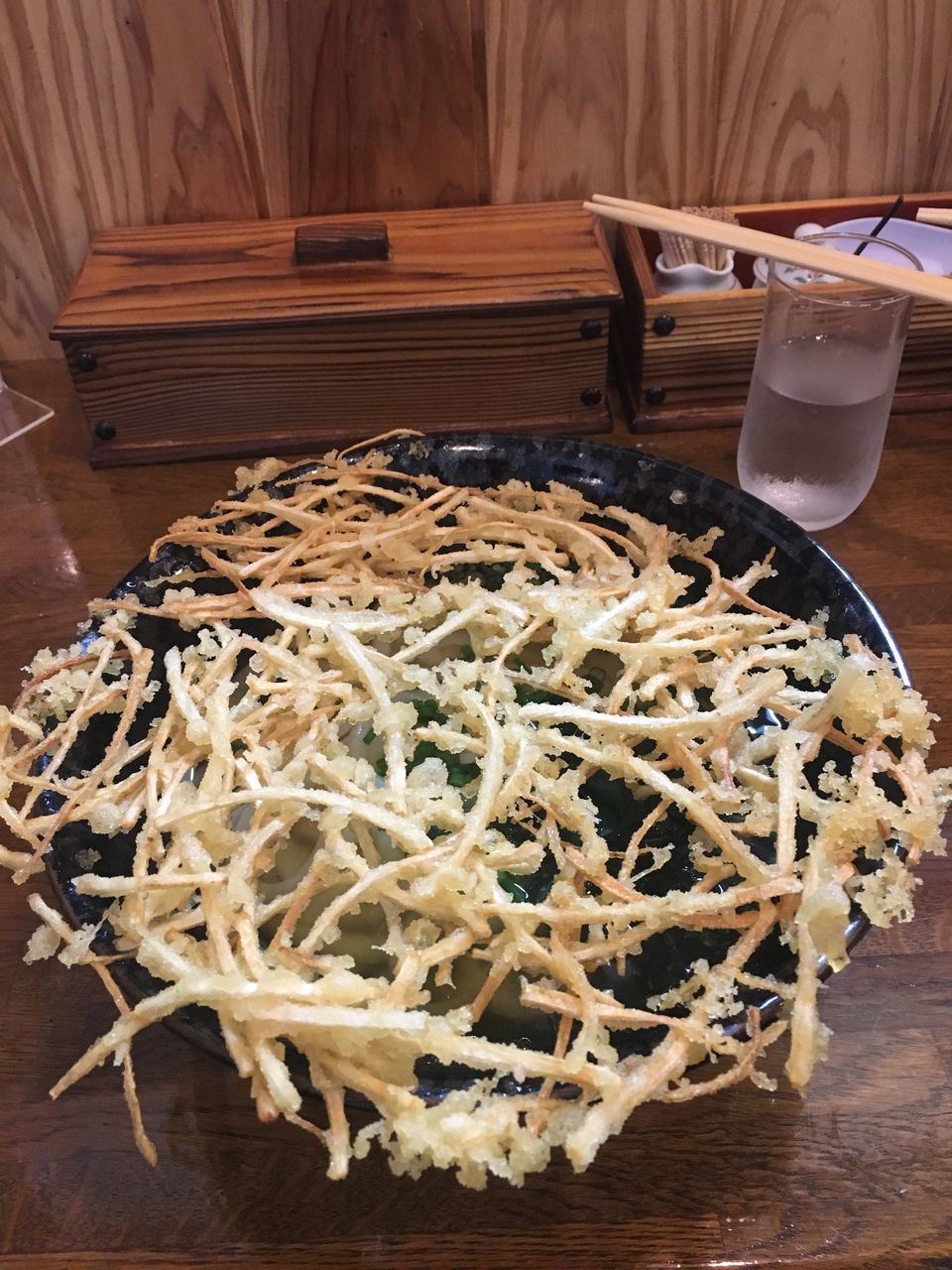 HIGH ANGLE VIEW OF BREAD IN PLATE ON TABLE