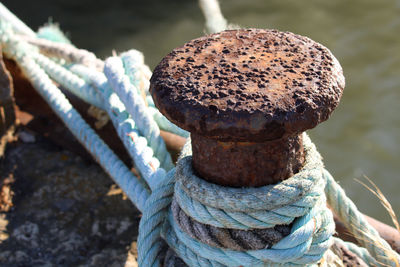 Close-up of rope tied on metal