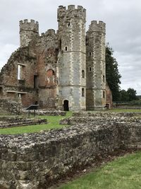 Old ruin building against sky