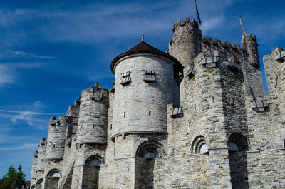 Low angle view of gravensteen castle against the sky