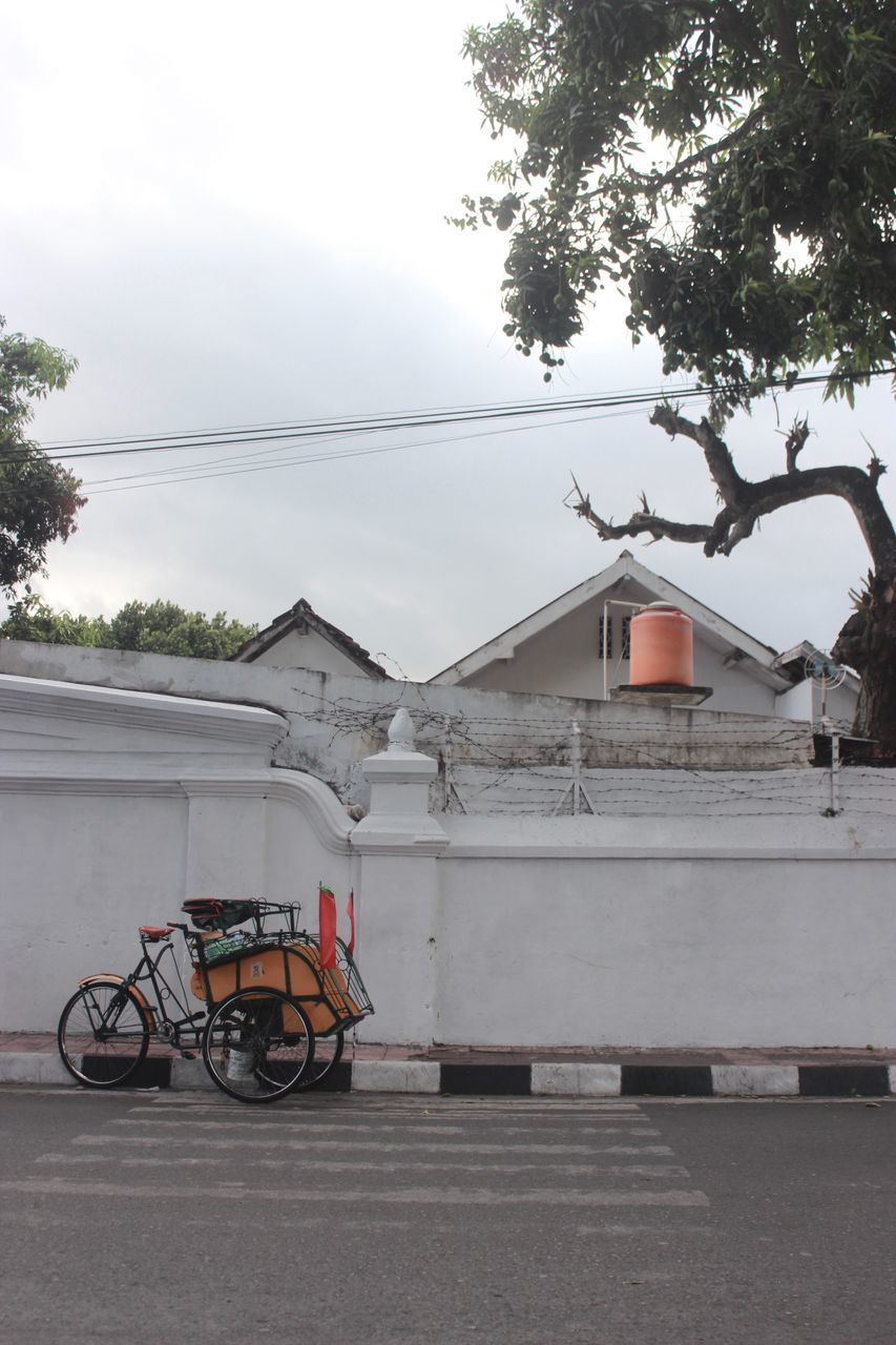 BICYCLE ON STREET AGAINST BUILDINGS