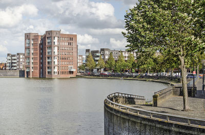 Residential neighbourhood with lake in the hague