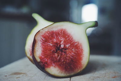 Close-up of fig slices on cutting board