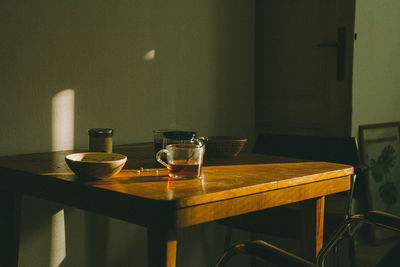 Breakfast with tea cups on the wooden table, early morning with hot food and drink.