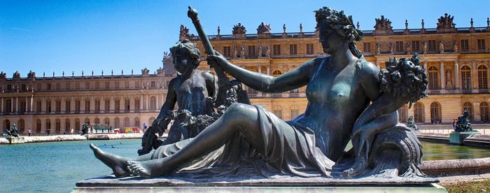 Statue of fountain in city