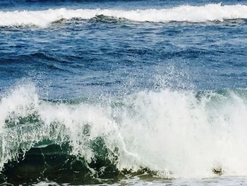 Waves splashing in sea