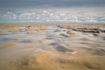 Scenic view of sea against sky wattmeer