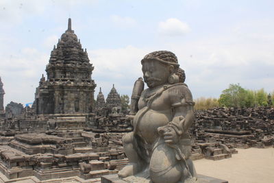 Statue of historic building against sky