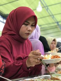 Portrait of young woman having food