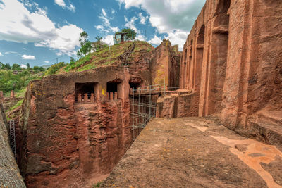 Old ruin building against sky