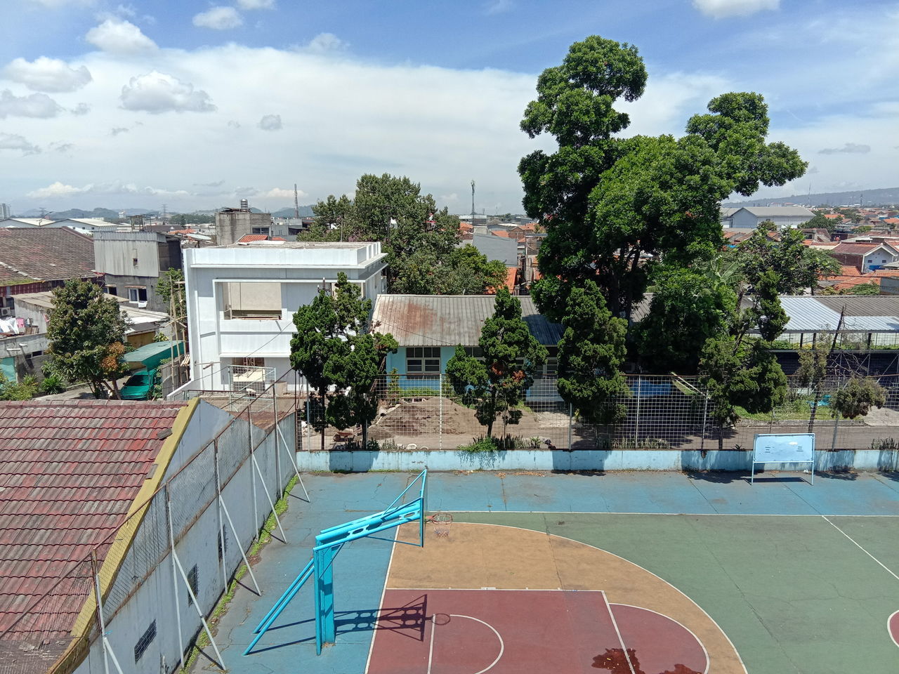 HIGH ANGLE VIEW OF SWIMMING POOL AGAINST BUILDINGS