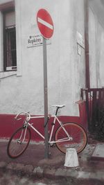 Bicycle sign on road