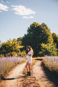 Full lenght ofpregnant woman standing on field