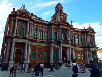 Tourists in front of building