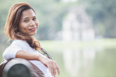 Beautiful woman relaxing at hoan kiem lake in hanoi / vietnam