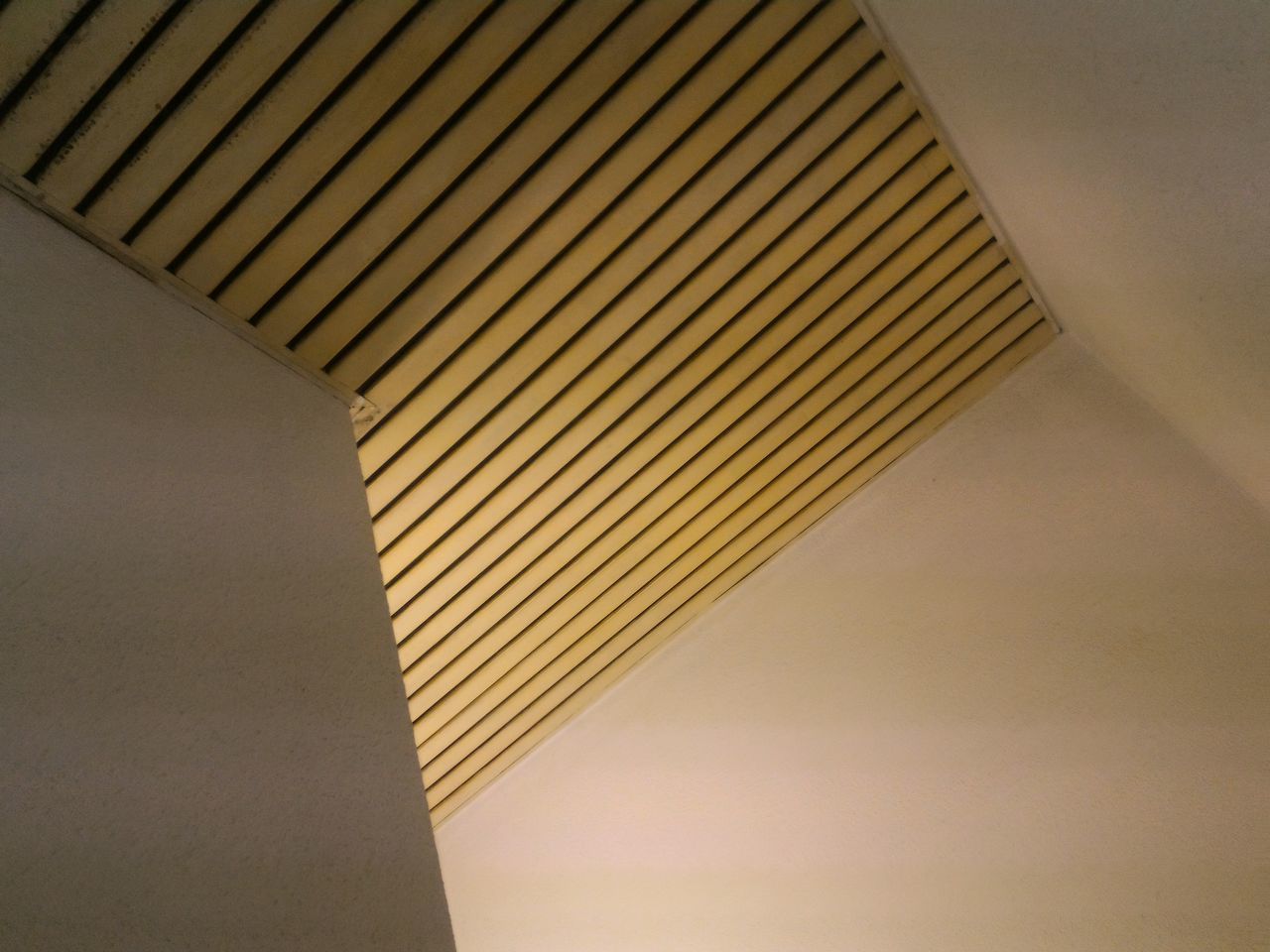 LOW ANGLE VIEW OF BUILDING CEILING