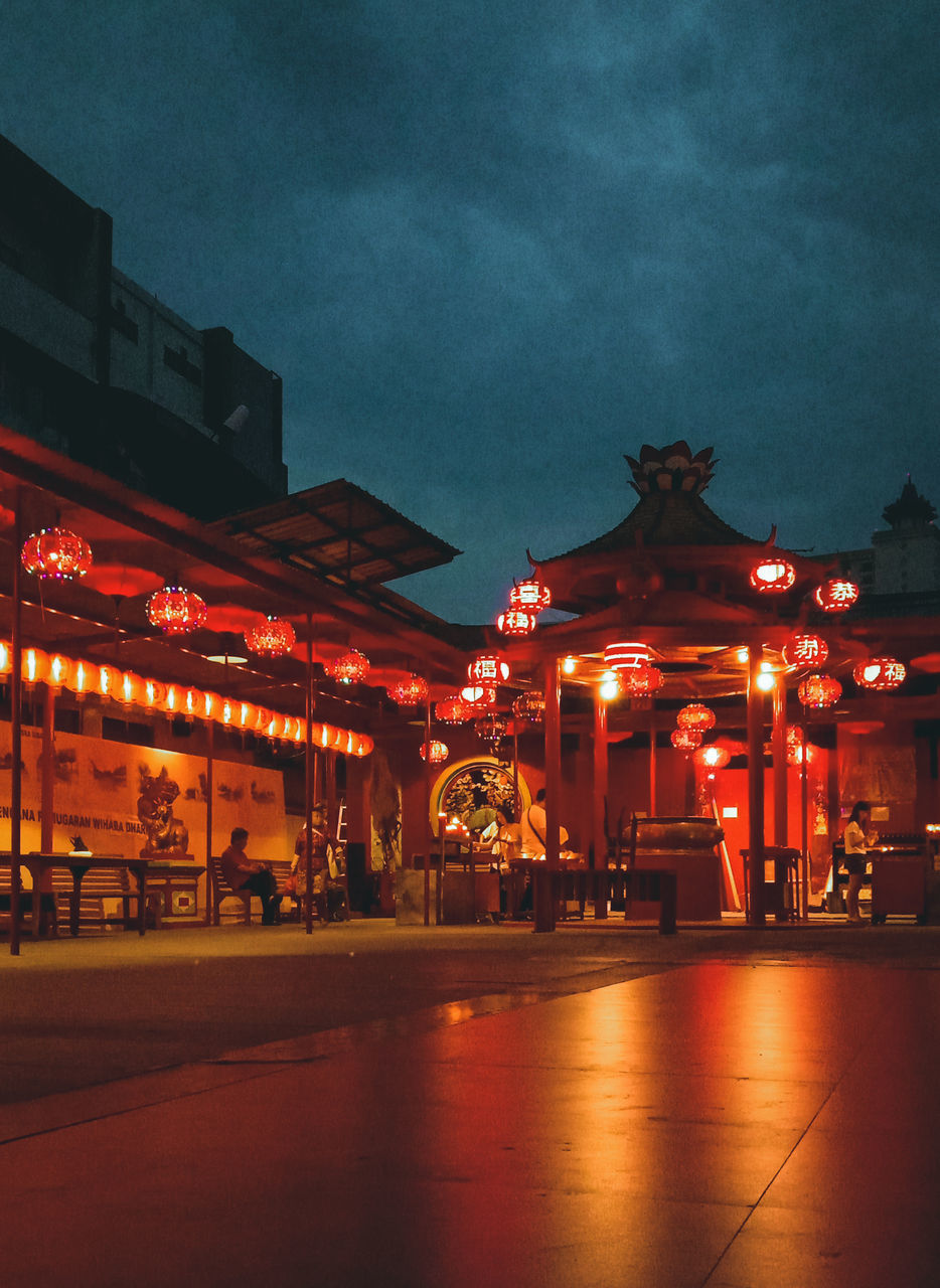 ILLUMINATED BUILDINGS AT NIGHT