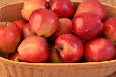 Close-up of apples in basket