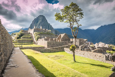 Huayna picchu against sky