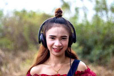 Portrait of a smiling young woman