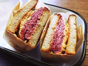 Pastrami sandwich, cut sandwich, meat, bread