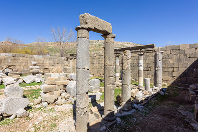 Old ruins of building against sky