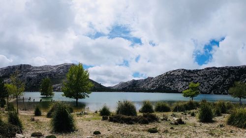 Scenic view of lake and mountains against sky