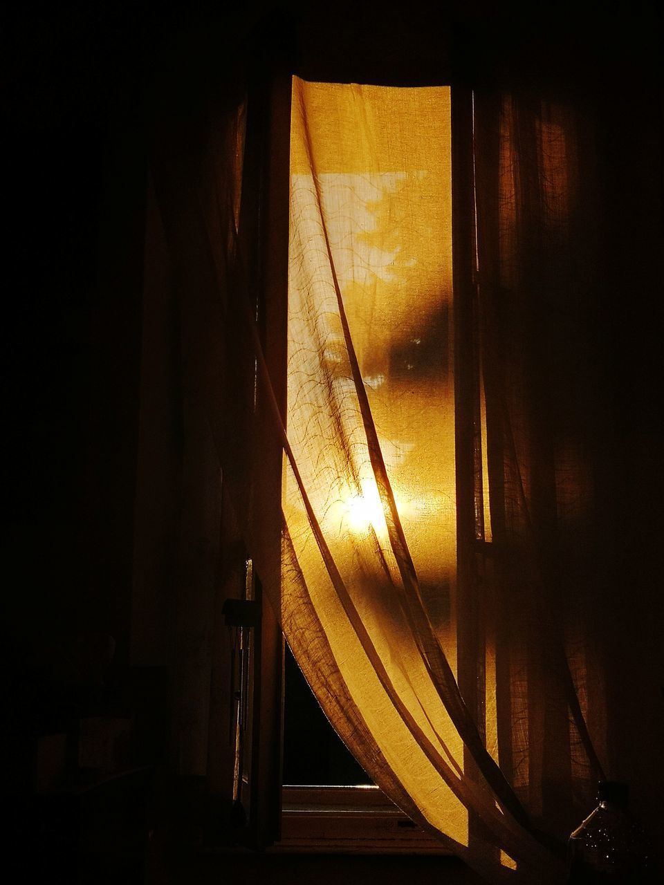 CLOSE-UP OF SUNLIGHT STREAMING THROUGH WINDOW AT HOME