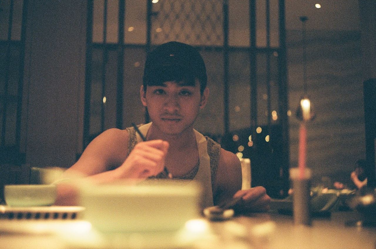 PORTRAIT OF MAN HAVING FOOD AT RESTAURANT