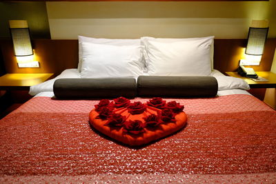 Close-up of red roses on bed