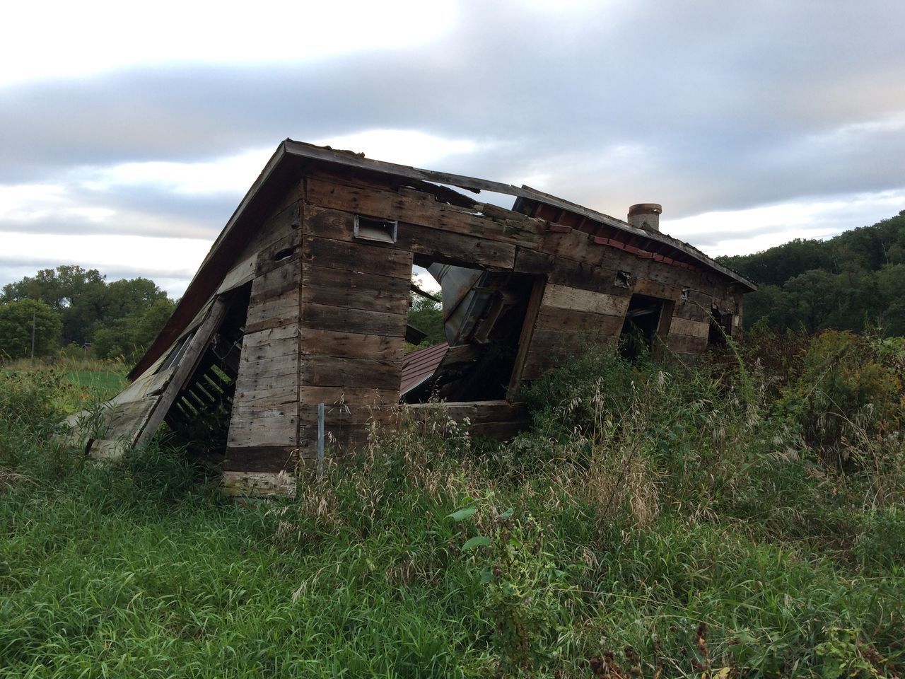 ABANDONED BUILDING AGAINST SKY