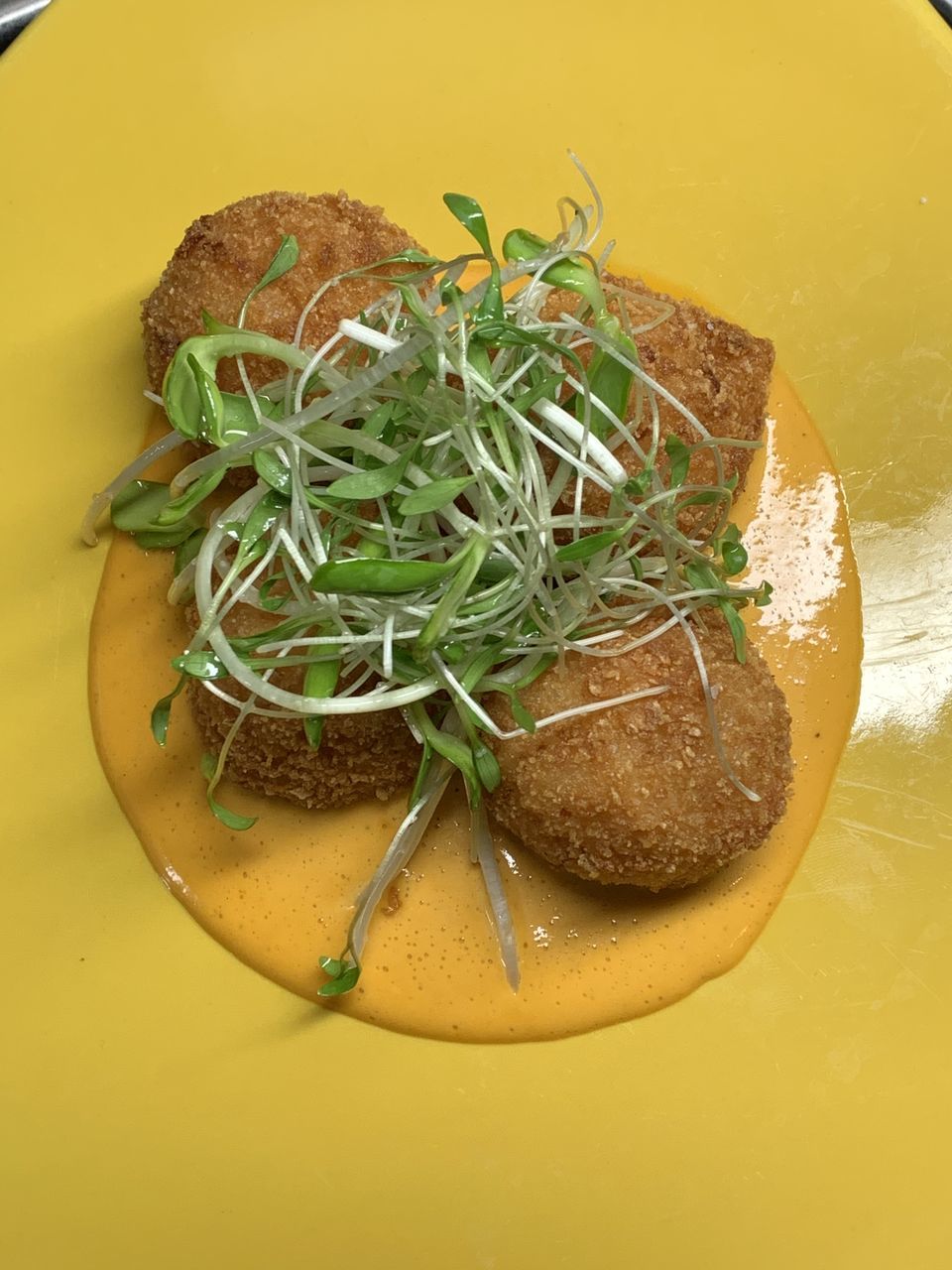 HIGH ANGLE VIEW OF FOOD IN CONTAINER