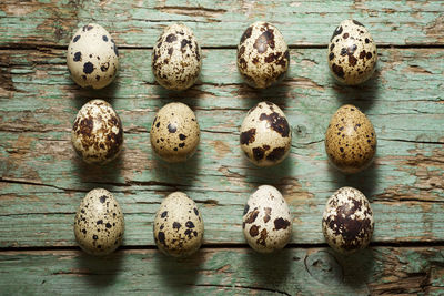 Quail eggs on a wooden table.