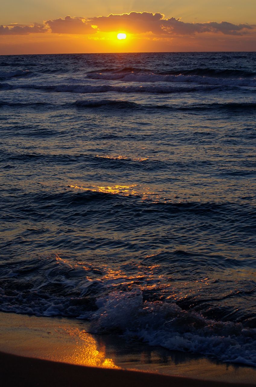 sea, water, sunset, horizon over water, scenics, tranquil scene, beauty in nature, tranquility, beach, orange color, sun, idyllic, wave, nature, seascape, shore, sky, rippled, reflection, ocean