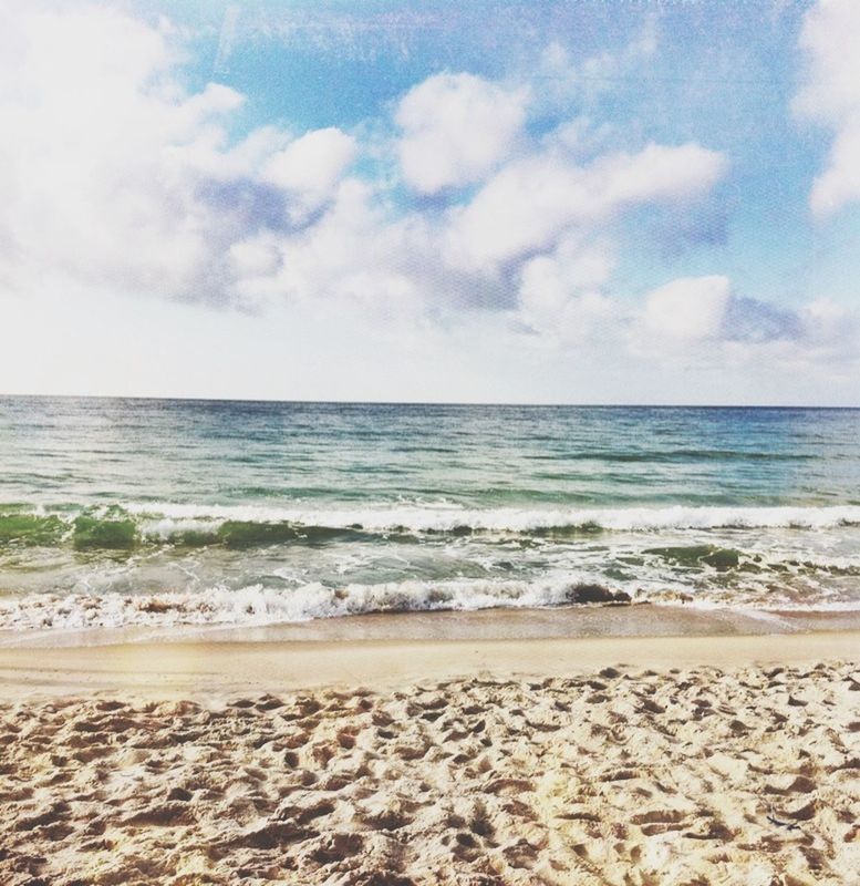 sea, beach, horizon over water, shore, water, sand, sky, scenics, tranquil scene, tranquility, beauty in nature, wave, nature, surf, cloud - sky, idyllic, coastline, cloud, day, remote