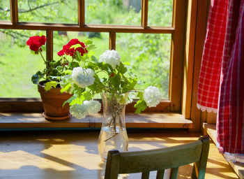 Close-up of flowers in vase on table