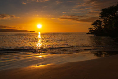 Scenic view of sea at  makena bay on the hawaiian island of maui against sky during sunset