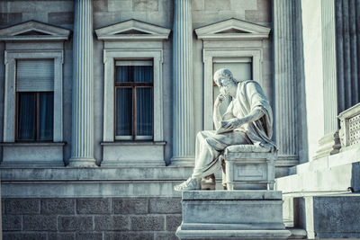 Statue of building