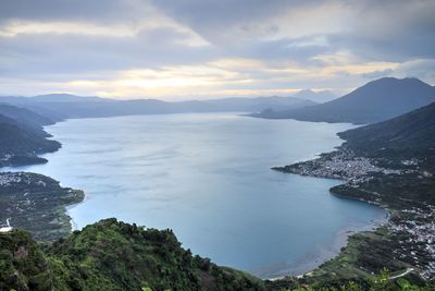Lake atitlán, guatemala as seen from indian nose hike