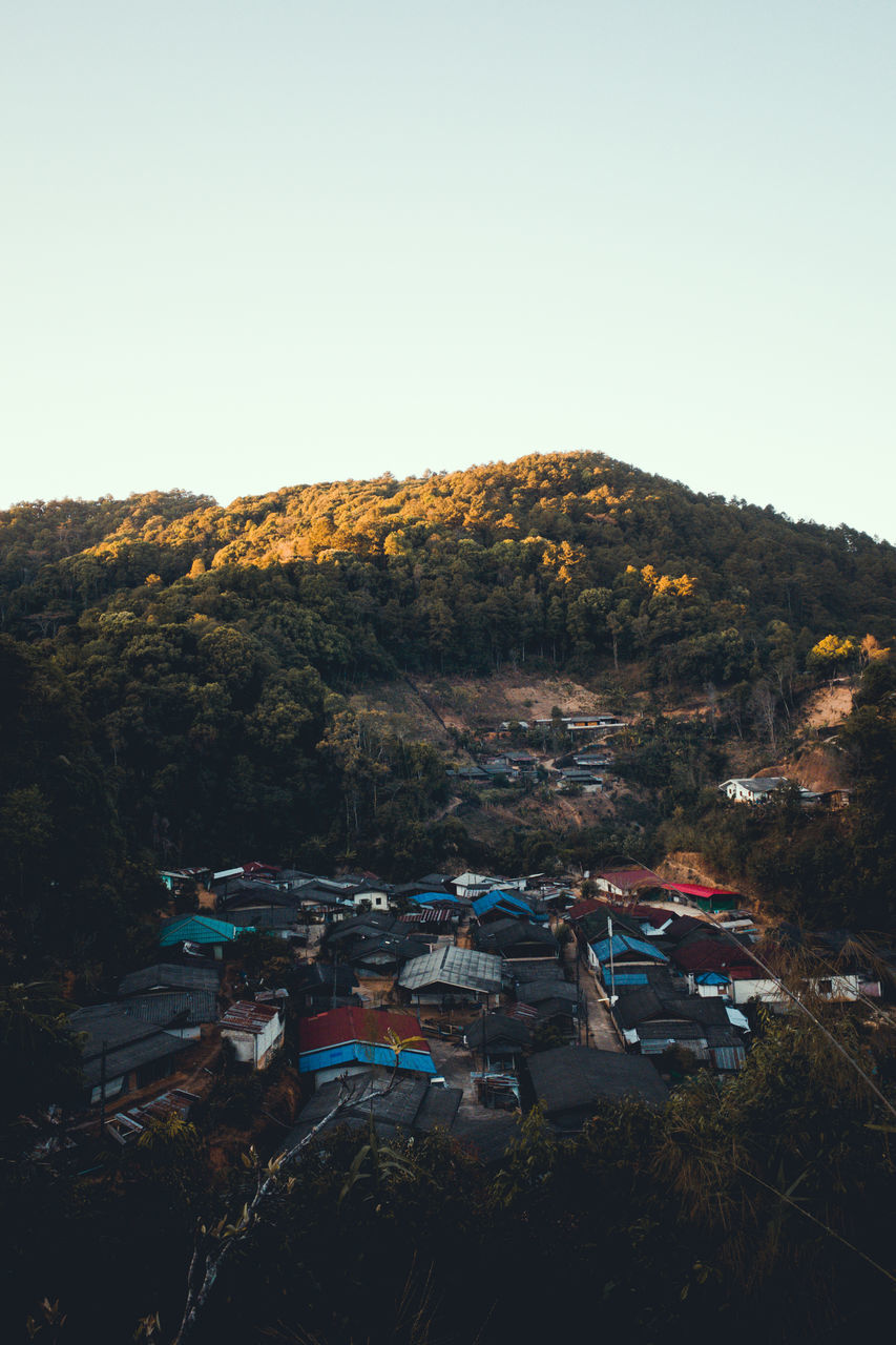 HIGH ANGLE VIEW OF BUILDINGS AND TREES AGAINST SKY