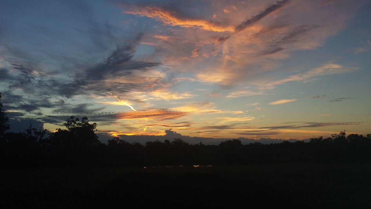 sunset, silhouette, sky, scenics, cloud - sky, tranquil scene, beauty in nature, landscape, orange color, tranquility, nature, tree, dramatic sky, idyllic, cloud, cloudy, field, dark, dusk, outdoors