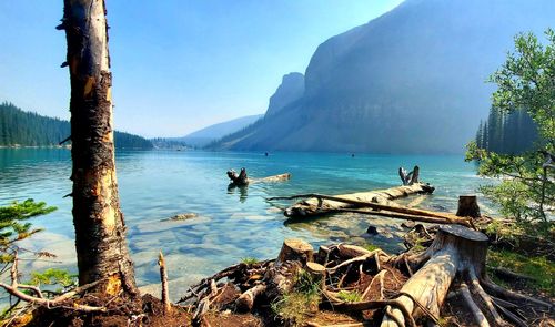 Panoramic view of lake and mountains against sky