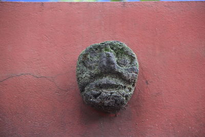 Close-up of stone on wall