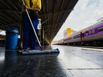 Low section of cleaner moping platform